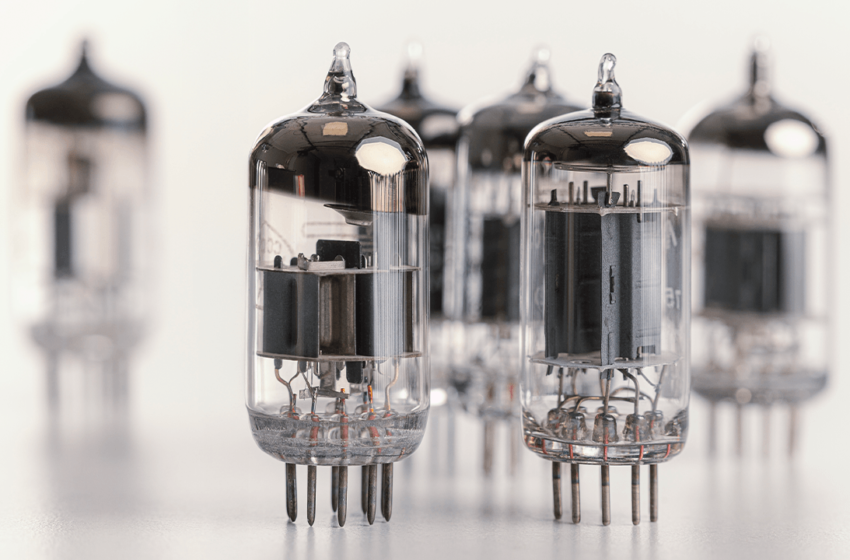  A 460-Vacuum-Tube Computer Shows What Modern Laptops Hide