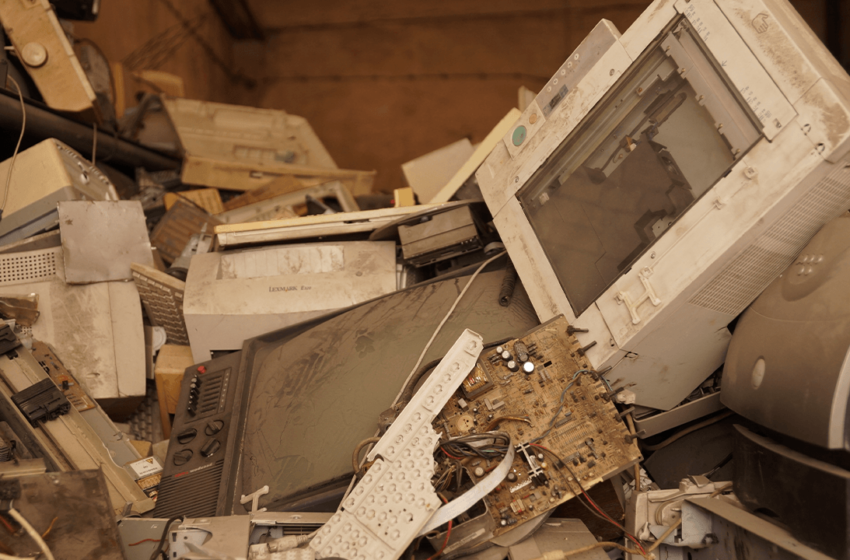  A Big Tech Company Buried 2,700 Early GUI PCs in 1989 and Shaped Today’s Desktop