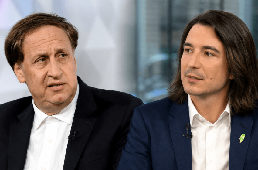  AMC CEO Demands Robinhood Halt Token Trading as Feud Erupts