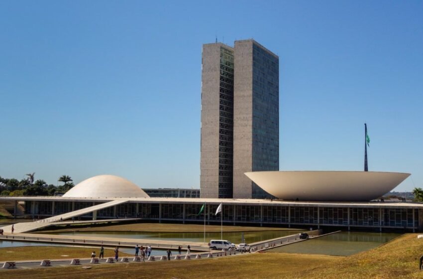  Brazil Bans Online Betting Before Election, Keeps $492M in Licensing Fees