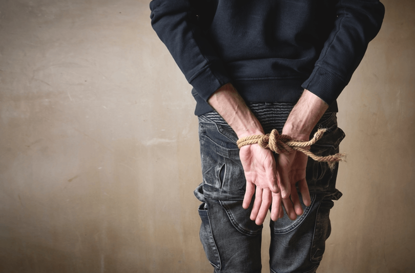  Four Armed Men Tie up Family in French Crypto Home Invasion – Bitcoin News