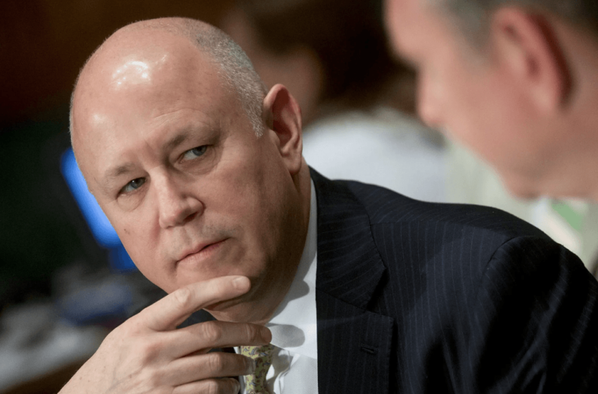  He Bought a Nearly Bankrupt Company From Warren Buffett for $1,000 and Turned It Into a $98 Billion Giant