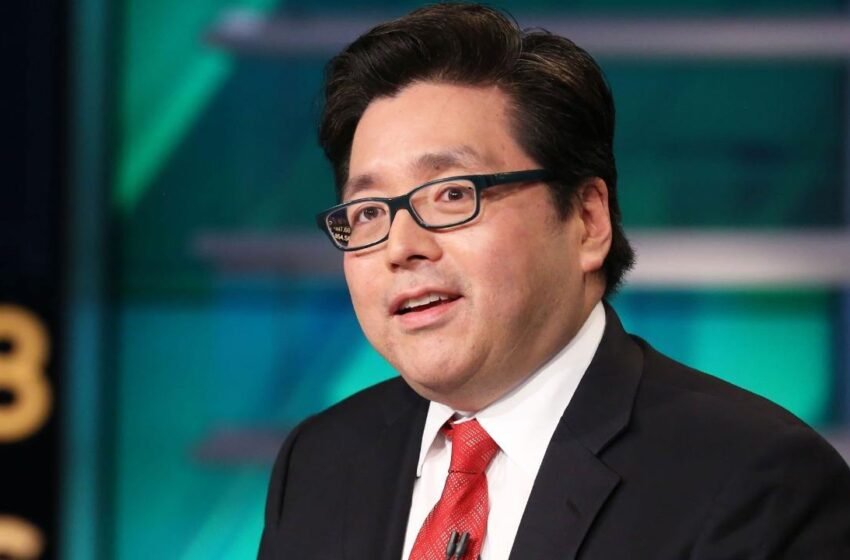  Bitcoin Price Slips Under $84K as Tom Lee Eyes Biggest Bull Market Ever