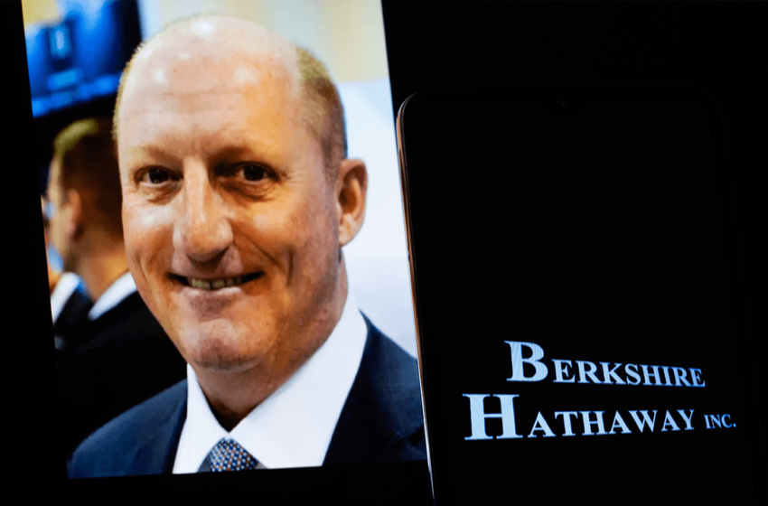  Warren Buffett’s Successor Started Out Selling Empty Soda Bottles for 5 Cents. Now He Runs Berkshire Hathaway
